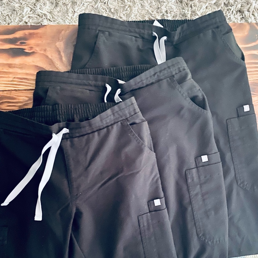 3 Figs Scrubs size xs. Like new.